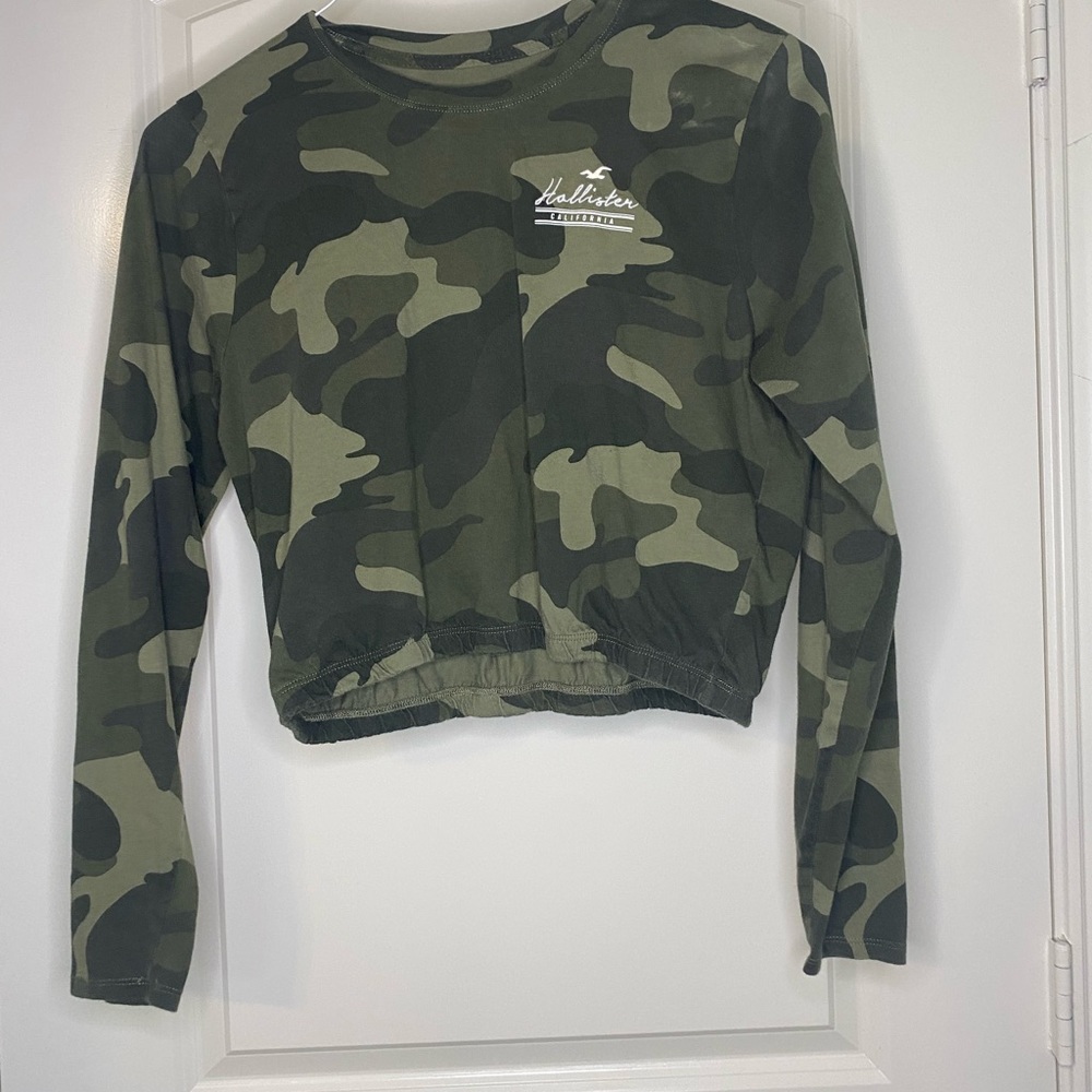 Crop camo long sleeve shirt